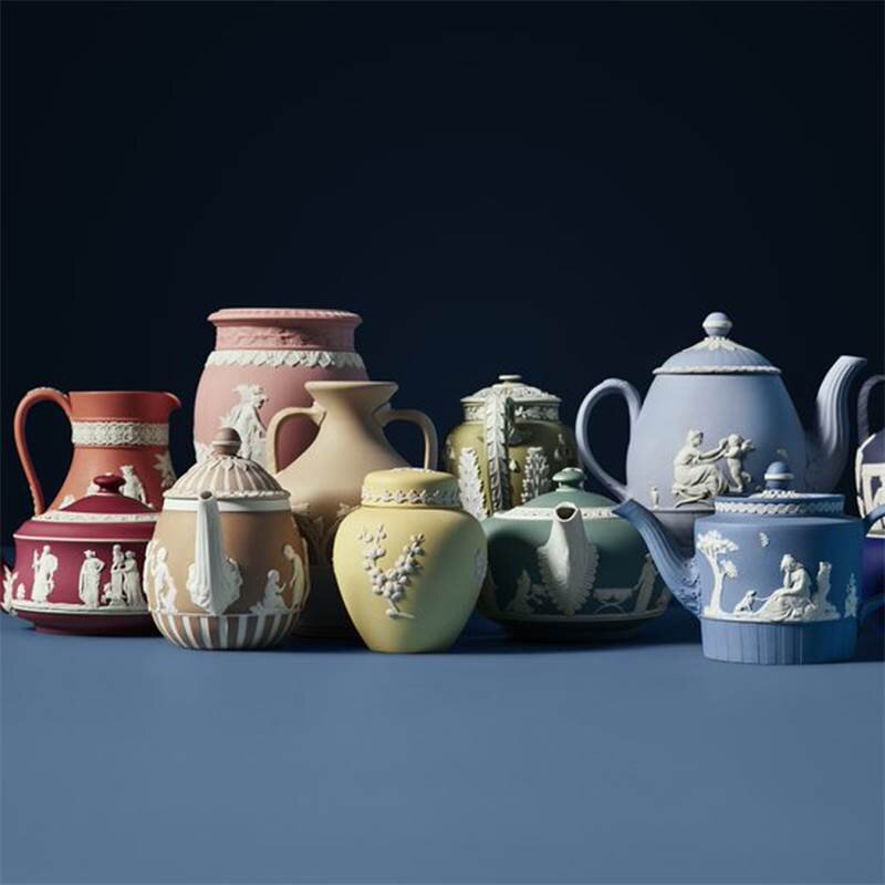 Особенной популярностью в высшем обществе XVIII—XIX веков пользовалась фарфоровая посуда, произведённая под «китайский фарфор».