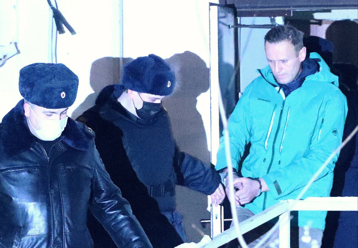 Кадры с Алексеем  Навальным