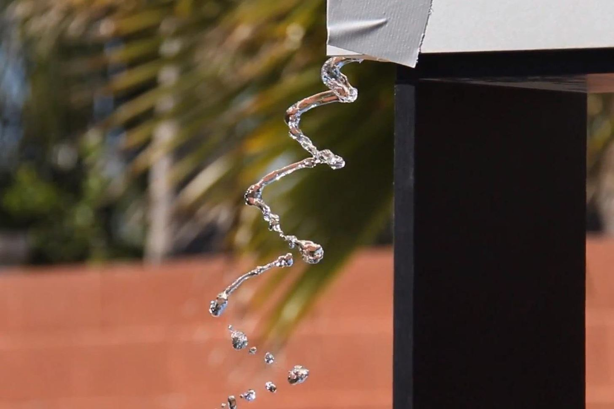 То, что мы увидим на экране - не компьютерная графика, это происходит в действительности. Но увидеть это можно только на экране, с помощью стробоскопического  эффекта