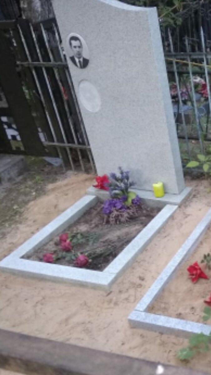 А вот и памятник