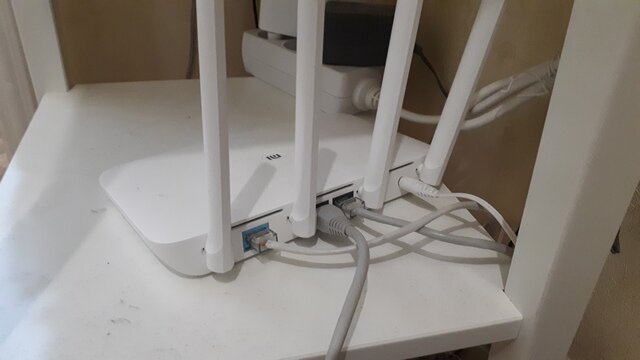 Подключение кабелей...