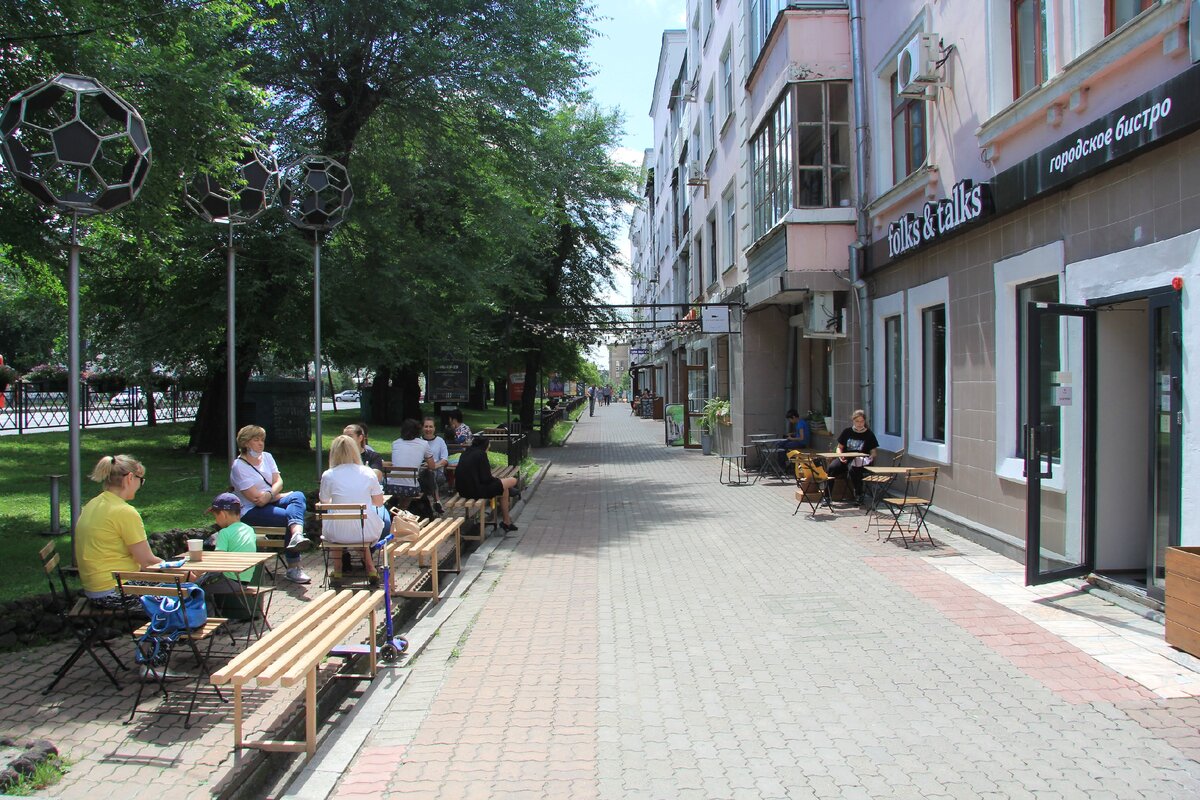 01. Кафе с верандами на улице Карла Маркса