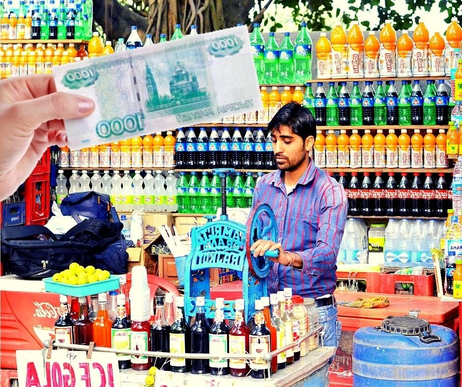 Обычный магазин в обычном Индийском городке.