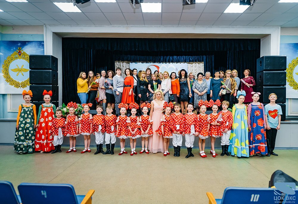 Творческая группа ЦОК ВКС поздравила дорогих женщин с Международным женским днем