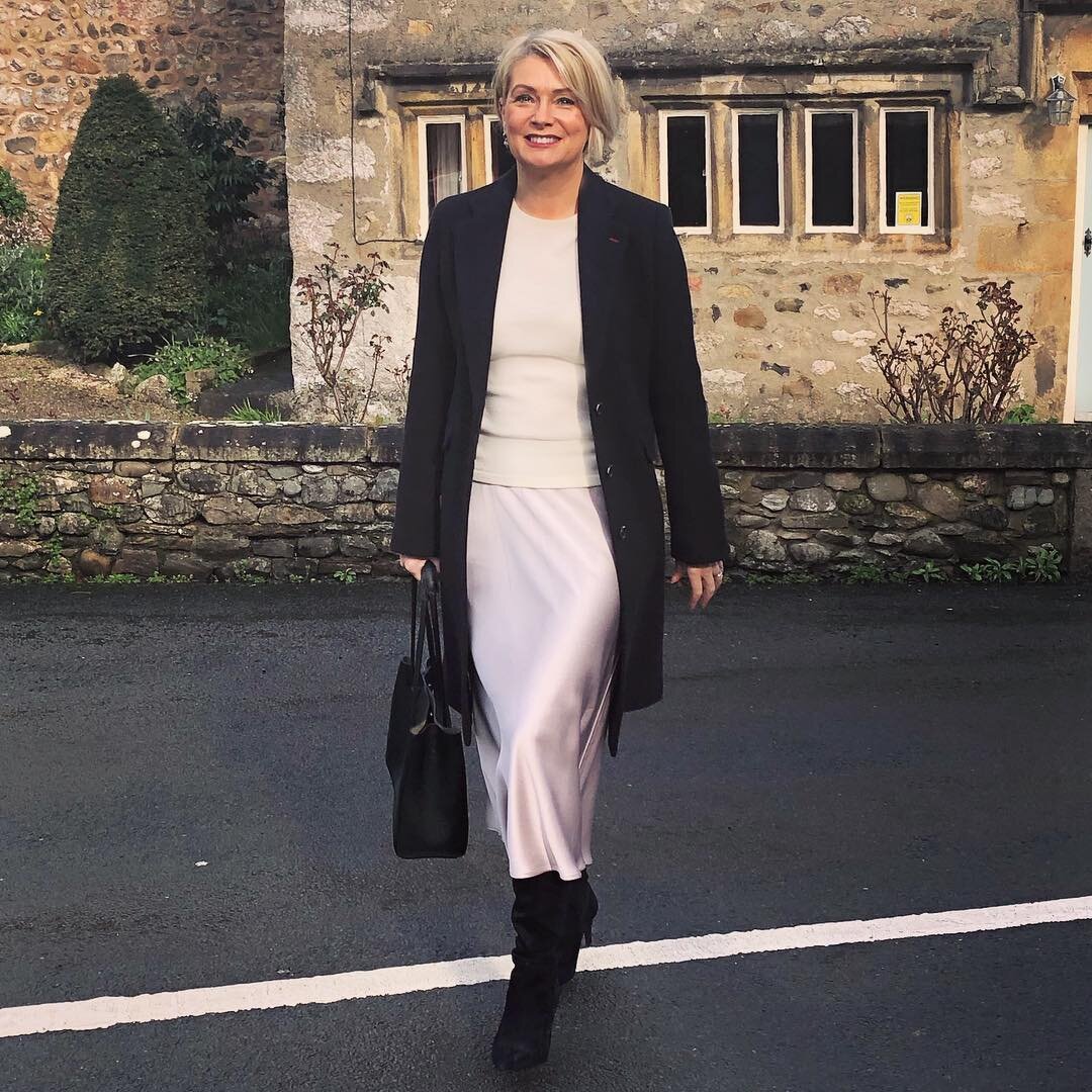 Черное строгое классическое пальто