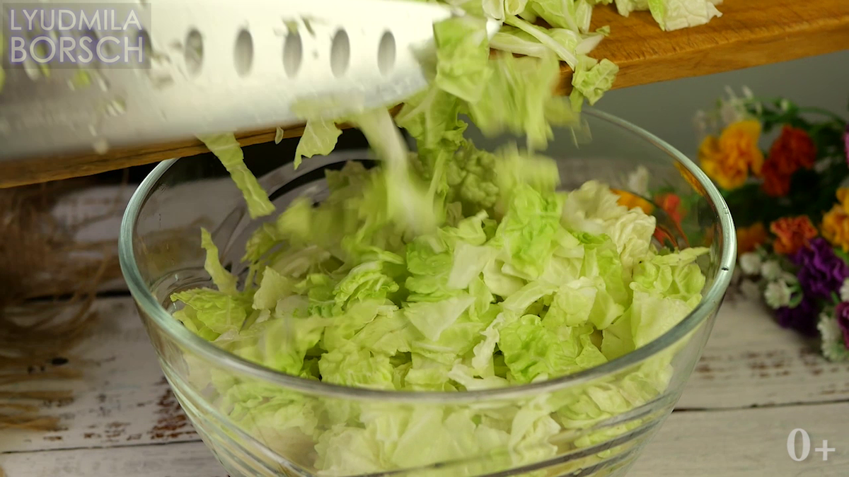 Салат на 8 Марта «КРАСОТКА» с грушей и курицей нереально вкусно. Нежный, яркий, готовится без майонеза. Удивление гостей гарантировано! Рецепт просто бомба. Настоящее объедение.-6