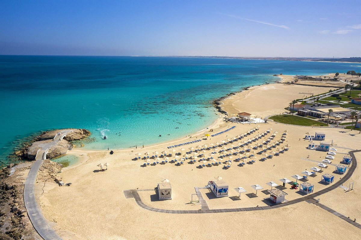Пляж отеля RIXOS AL ALAMEIN 5*. Фото с сайта Анекс Тур