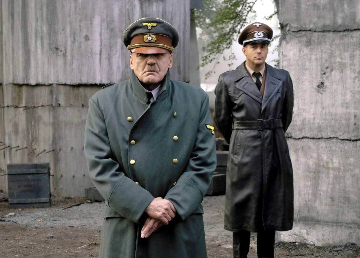 Кадр из художественного фильма «Бункер». Иллюстрация демонстрируется исключительно в наглядно-образовательных целях, не в целях пропаганды.