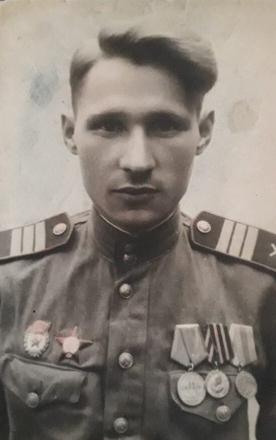 Гладиков Василий Архипович, мой отец. 1945 год
