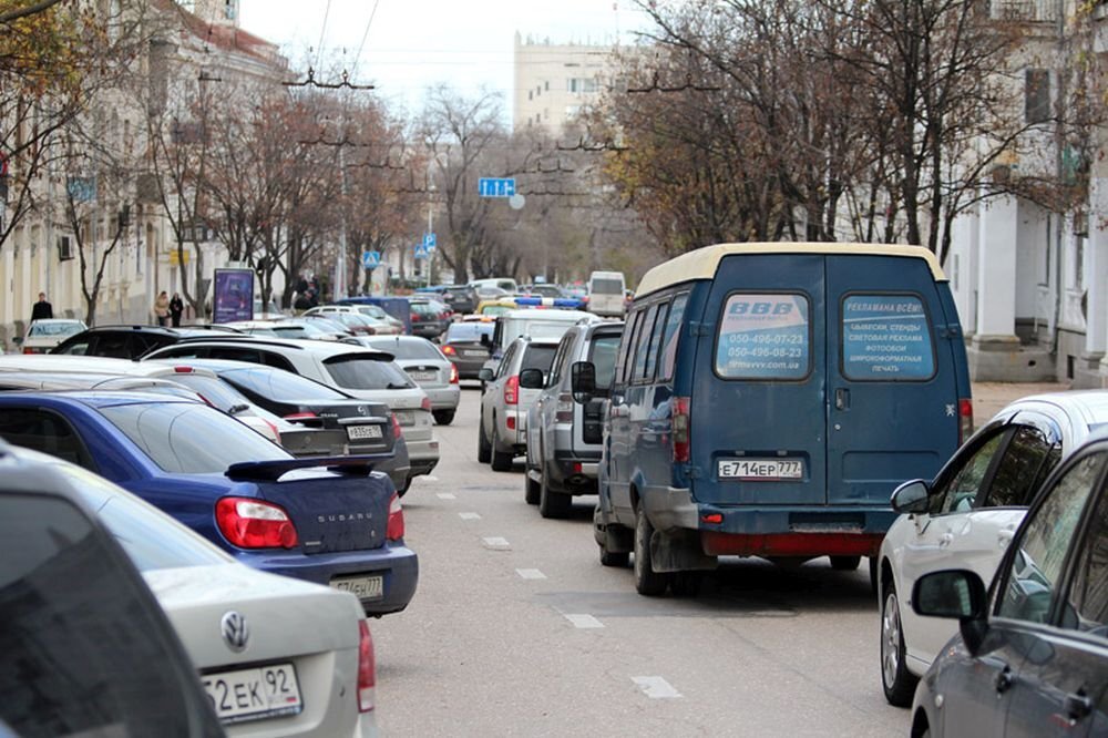 Авто севастополь. Пробка в центре Севастополя. Пробки Севастополь. Автомобильные пробки Севастополь. Пробки в Севастополе фото.