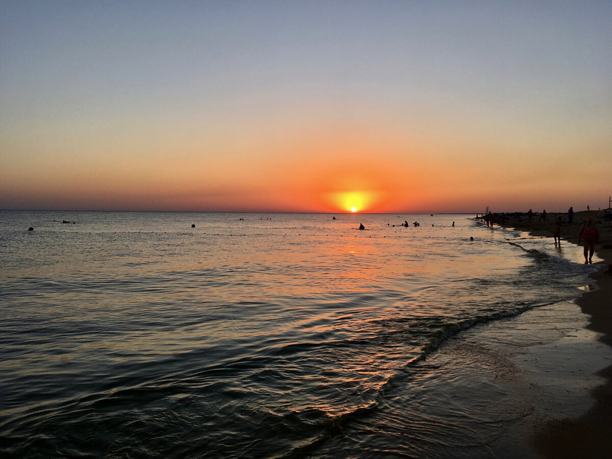 Зато на море красивые закаты! 