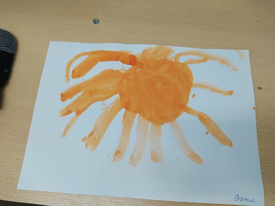 Всë будет хорошо! Это солнышко нарисовал Ваня. 