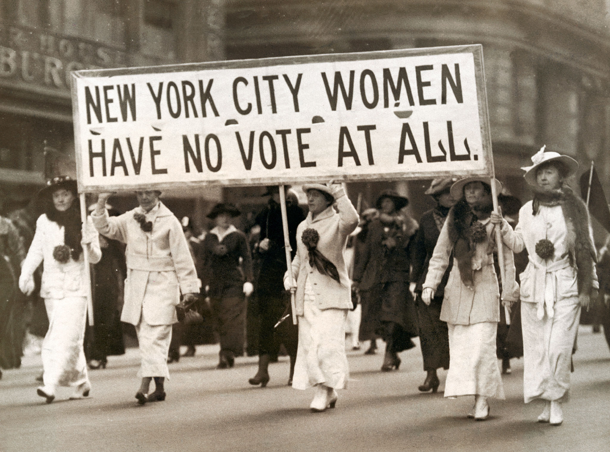 Манифестация в Нью Йорке 1857 год. Митинг в Нью Йорке 1908 год. Первая волна феминизма. Первые волны феминизма