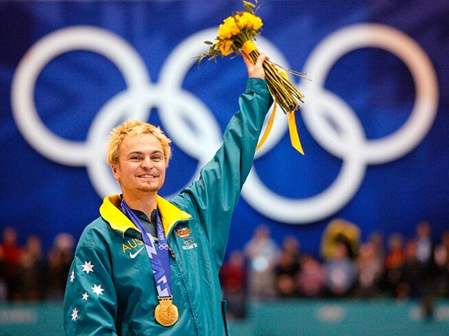 Удачный или удачливый спортсмен. Стивен Брэдбери 2002. Стивен Брэдбери на Олимпиаде 2002. Австралийский конькобежец Стивен Брэдбери. Брэдбери Олимпийский чемпион.