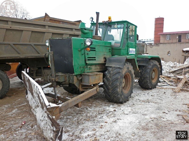 Погрузчик 150. Т-150к трактор. Трактор т 150 с отвалом. Т-150 трактор дорожный. Трактор т150 колесный с отвалом.