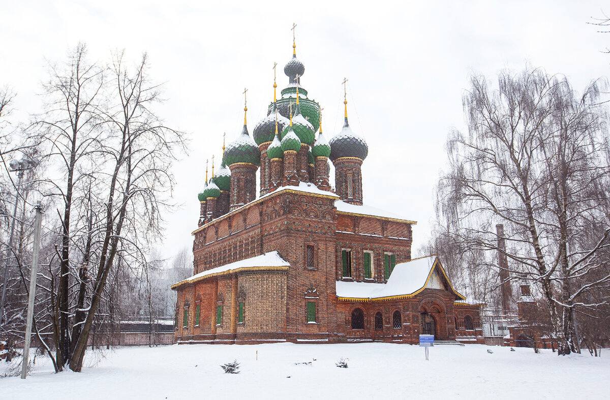 Церковь Усекновения главы Иоанна Предтечи в Толчкове, изображённая на 1000-рублёвой купюре. Ярославль. Фото автора статьи 