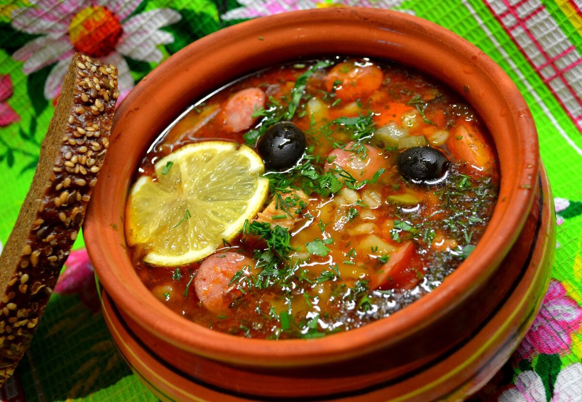 Солянка с колбасой