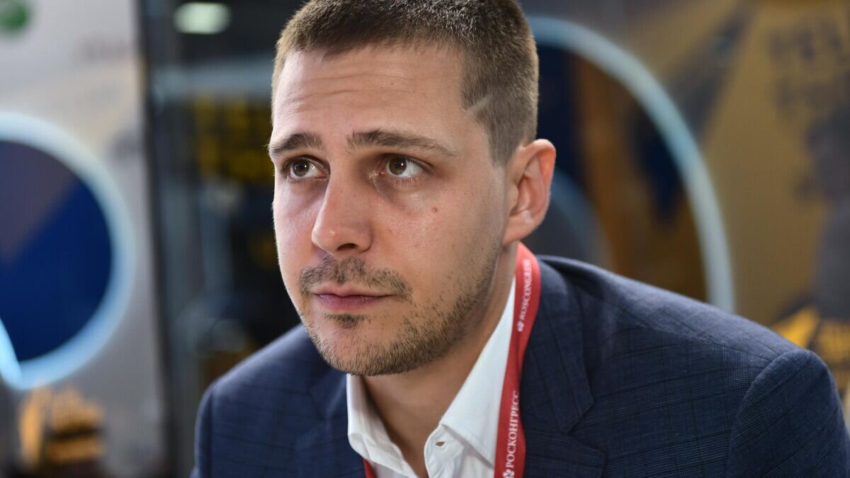    Актер Милош Бикович во время интервью на стенде МИА "Россия сегодня" во второй день ПМЭФ© РИА Новости / Владимир Трефилов