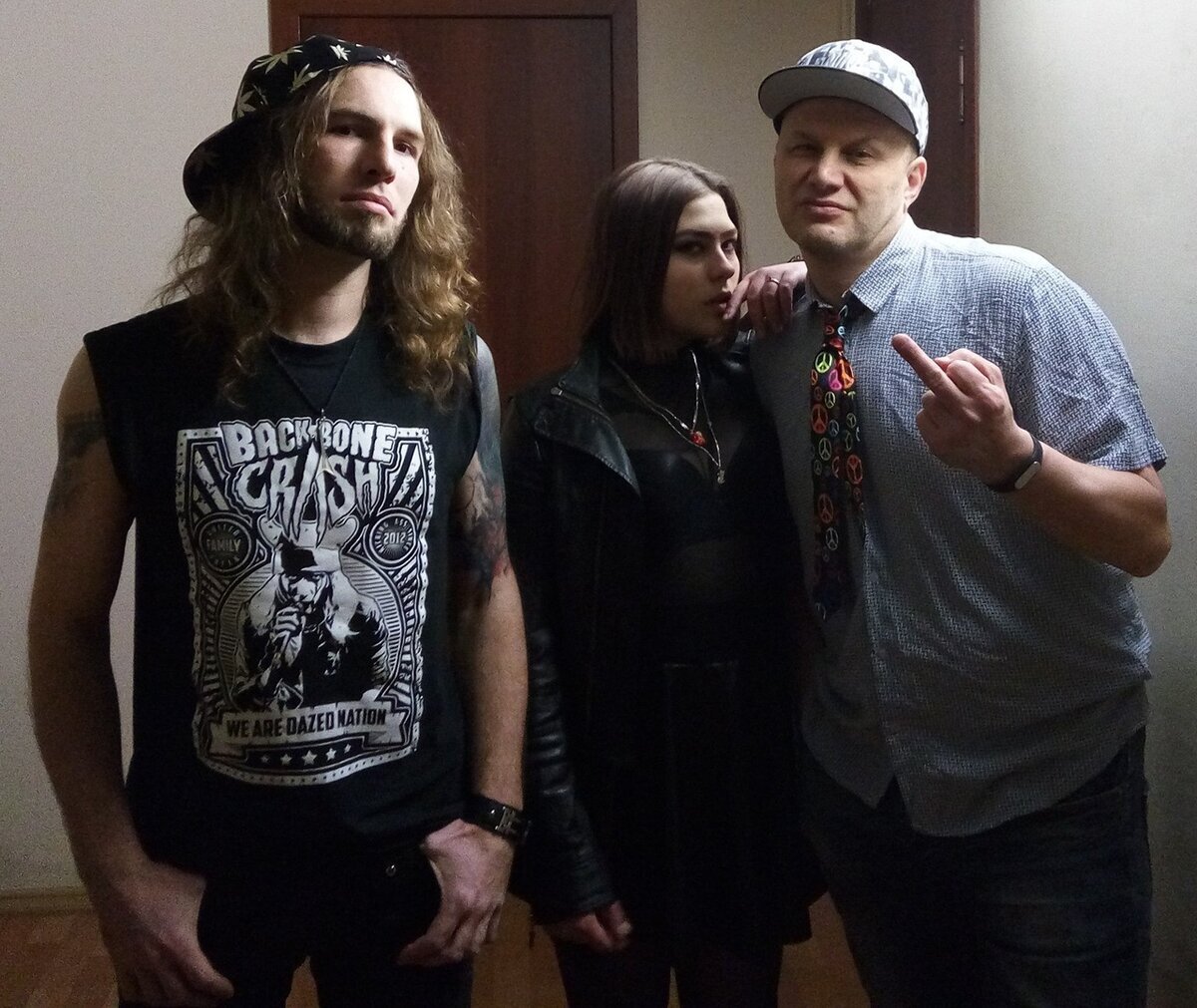 Пацаны и девчонки на районе, русский рэп по жизни.