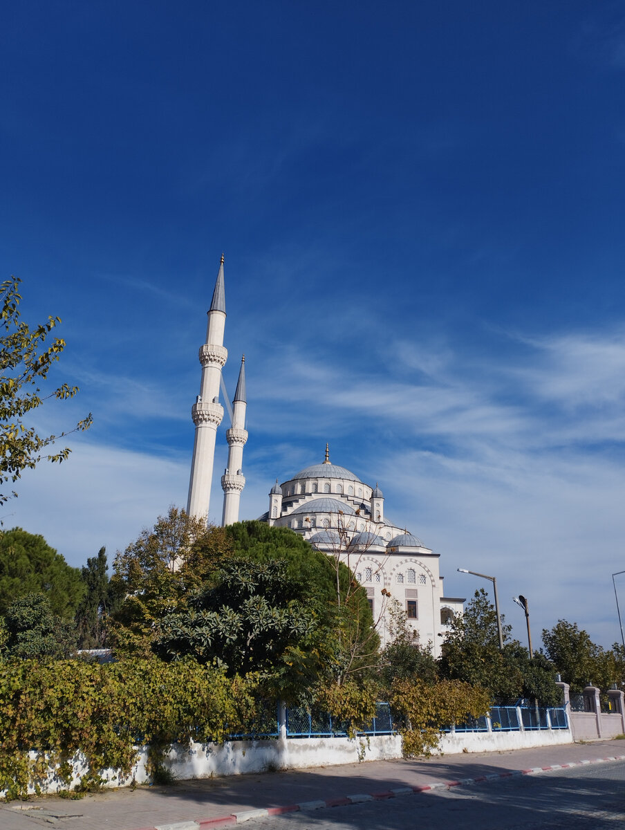 Bilal Saygılı Camii Ve Külliyesi