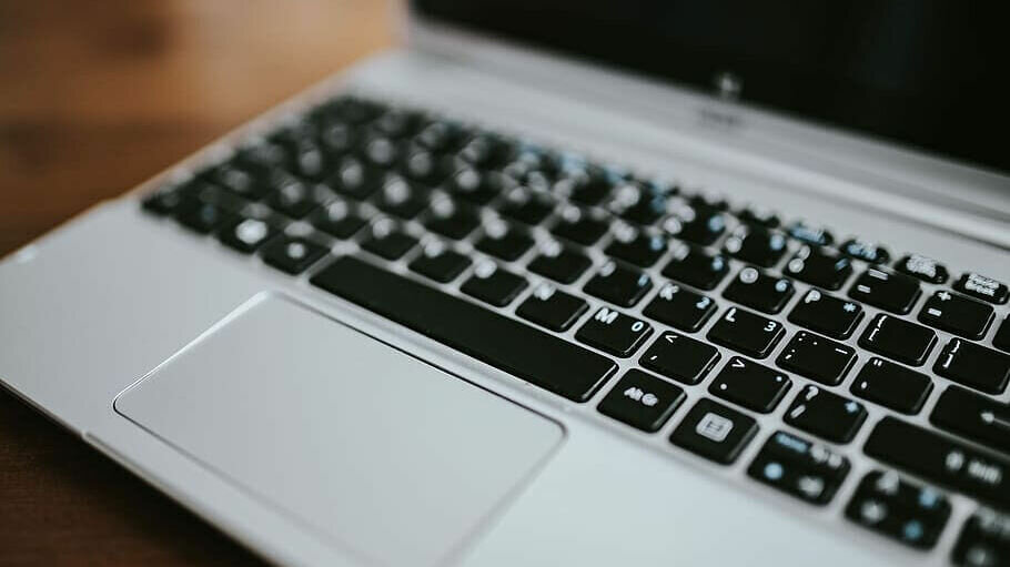     На маркетплейсе AliExpress стали появляться фиктивные магазины. При этом мошенники используют данные реальных людей.