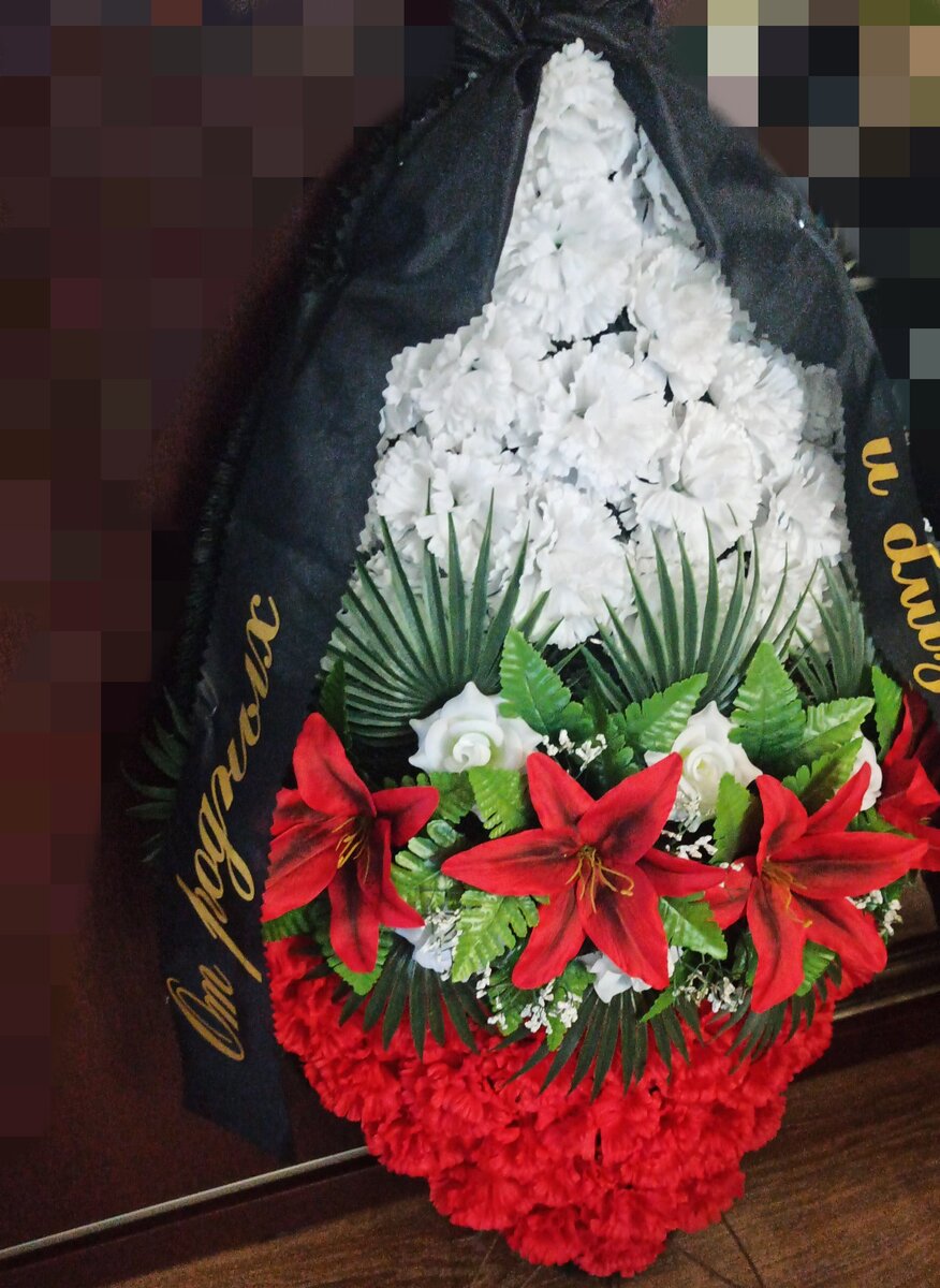 Такой венок был куплен за 2100 на озон. 