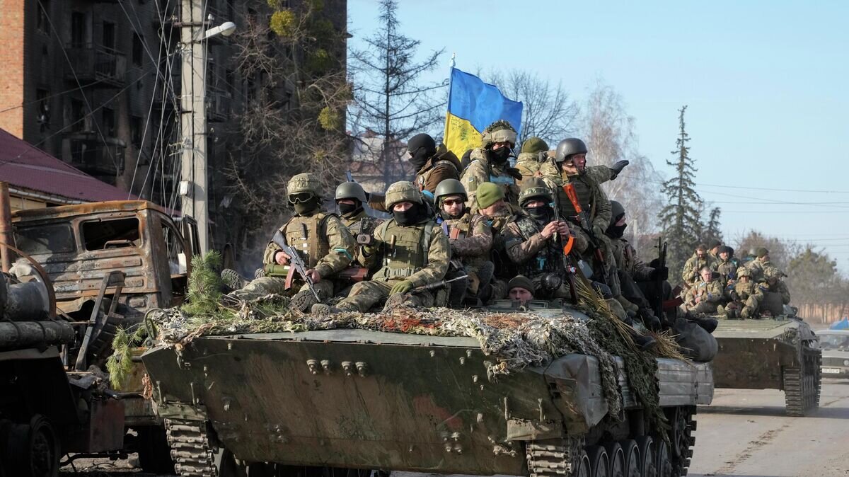    Украинские военные на БМП© AP Photo / Efrem Lukatsky