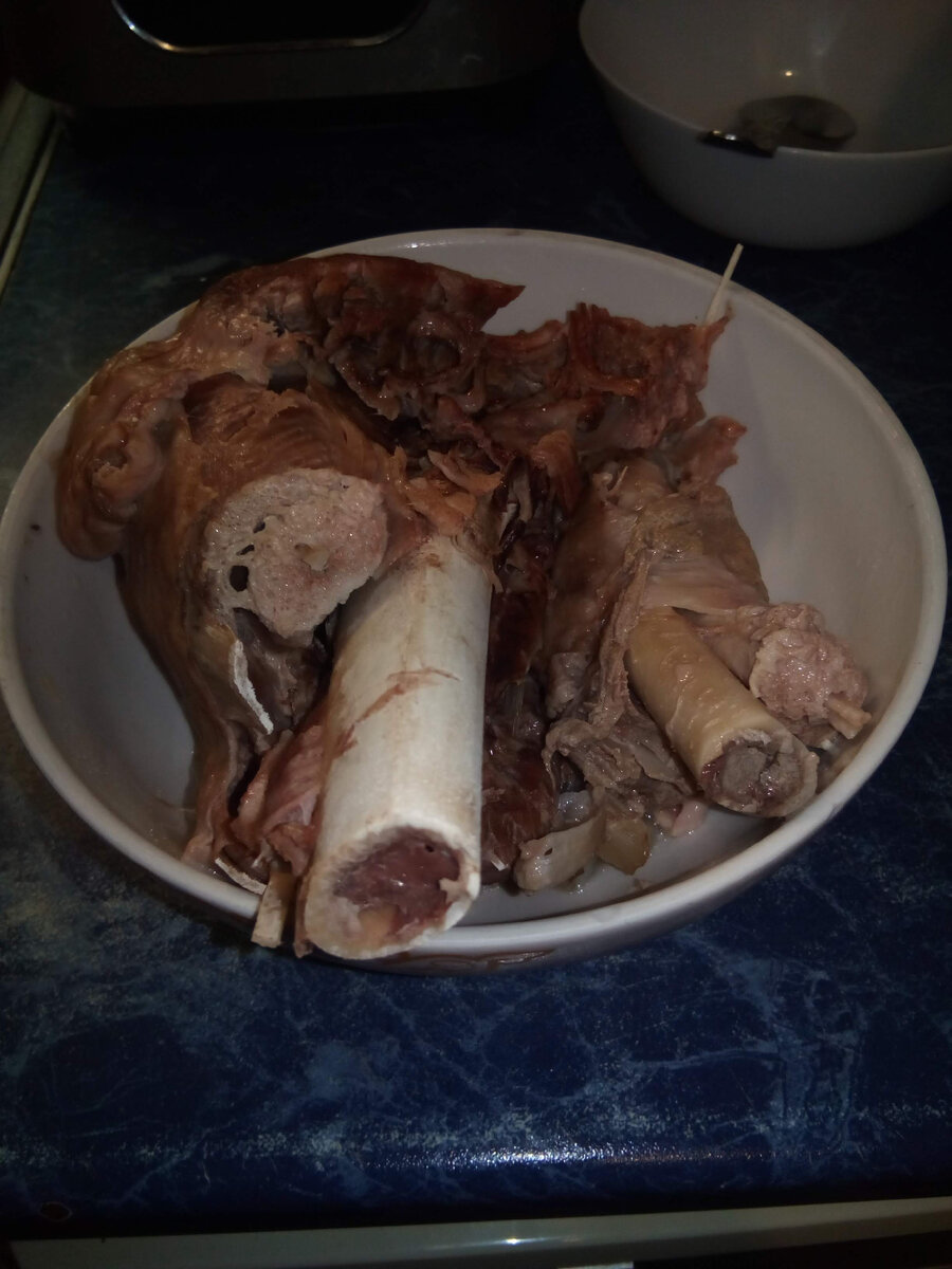 Индюшинная нога после встречи с лобзиком и скороваркой