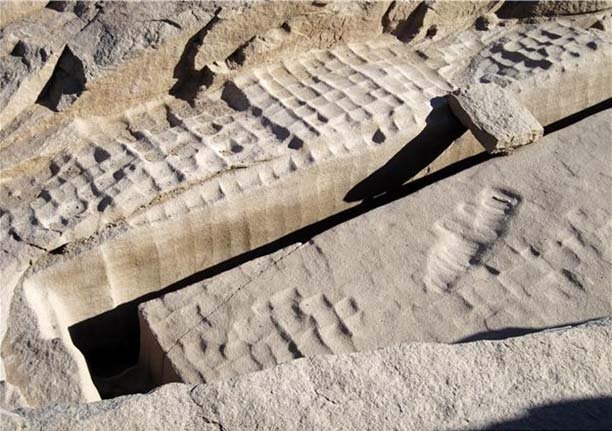 Асуанский обелиск (серый гранит)