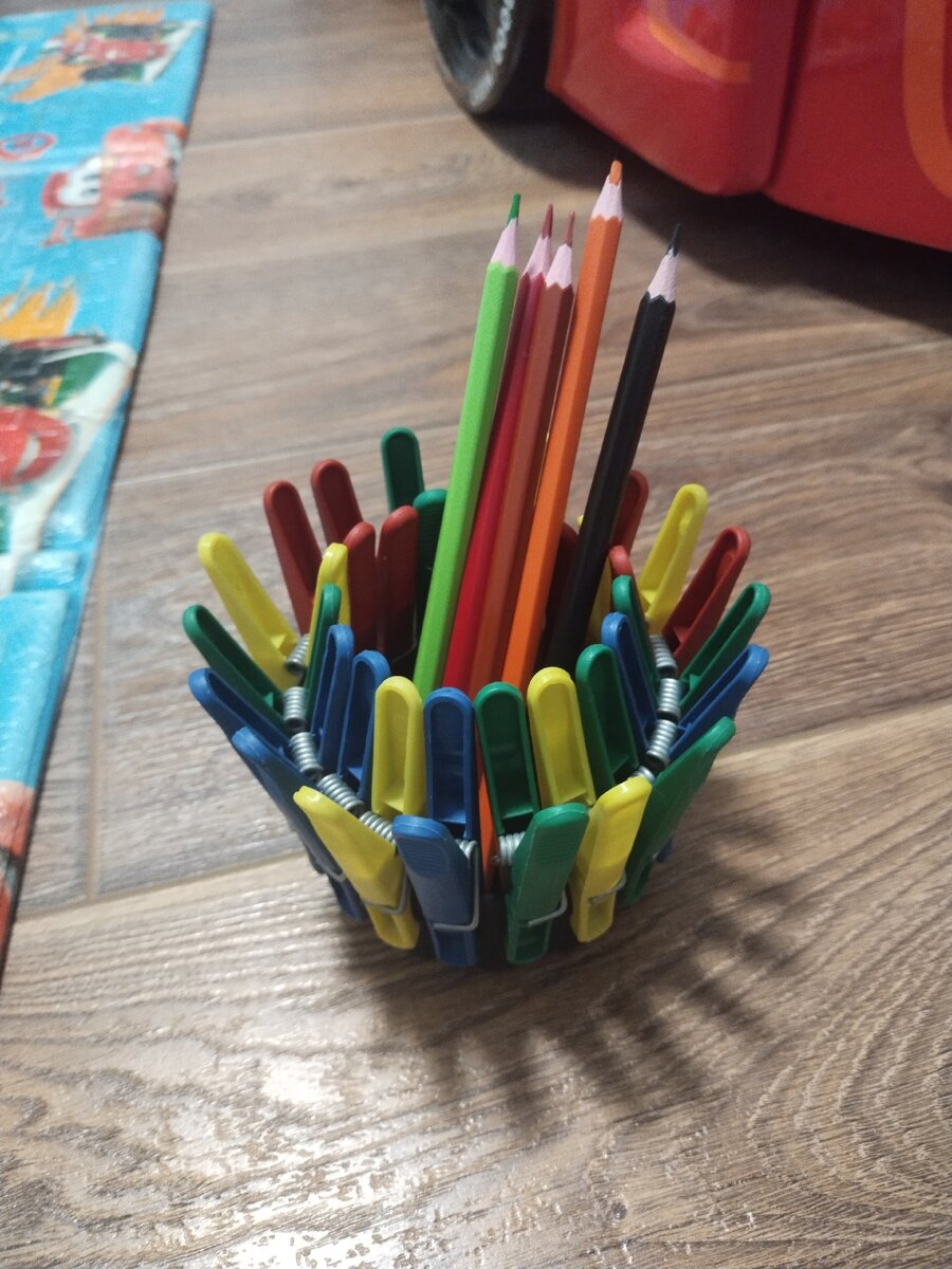 Основа - колесо, отвалившееся от машинки 