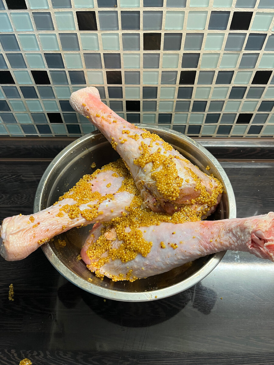 Обмазываем горчицей 