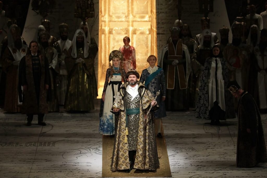 Ильдар Абдразаков на сцене Ла Скала в образе Бориса Годунова © Teatro alla Scala / Marco Brescia & Rudy Amisano