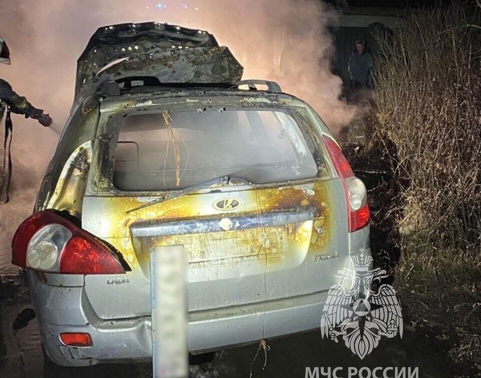     Автомобиль выгорел полностью  ГУ МЧС России по Оренбургской области