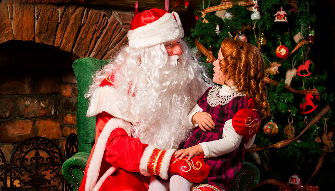 От детей можно услышать ряд интересных вопросов, которые могут поставить взрослого в тупик. "Существует ли Дед Мороз?" - является одним из них.
