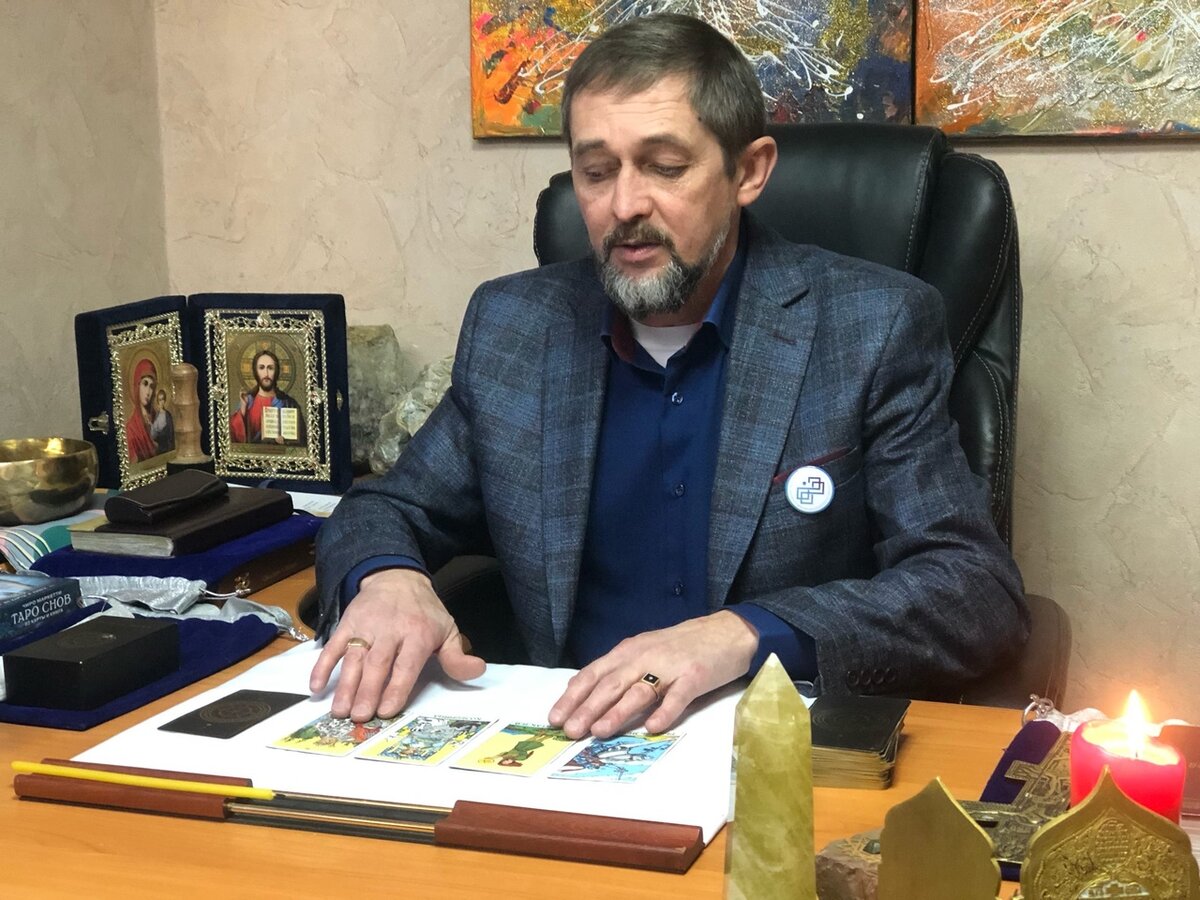 Александр Тишкин, практикующий белый энергопрактик, эзотерический наставник, основатель школы-турнира-клуба "Орегор", художник, поэт, и просто хороший человек)