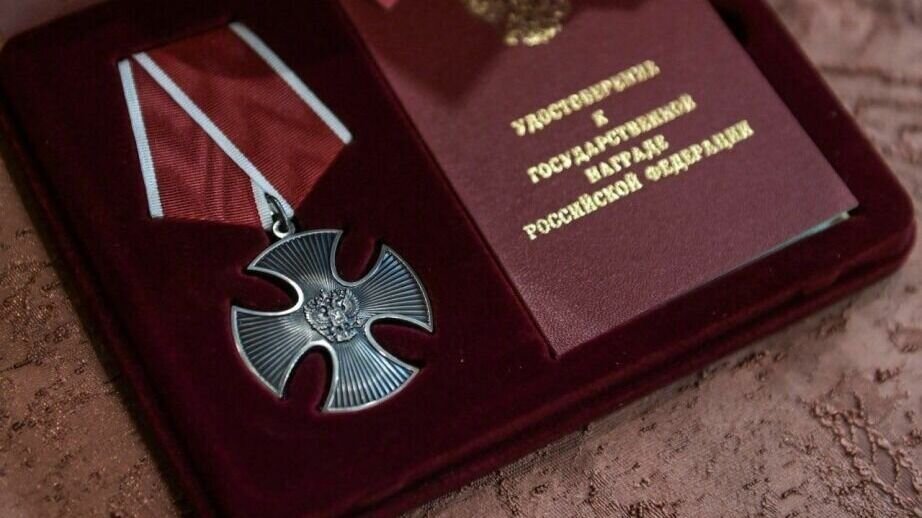     Губернатор Михаил Дегтярев отметил лучших сотрудников органов и подразделений федеральной службы безопасности Хабаровского края и ветеранов отрасли в ходе приема, приуроченного к их профессиональному празднику.