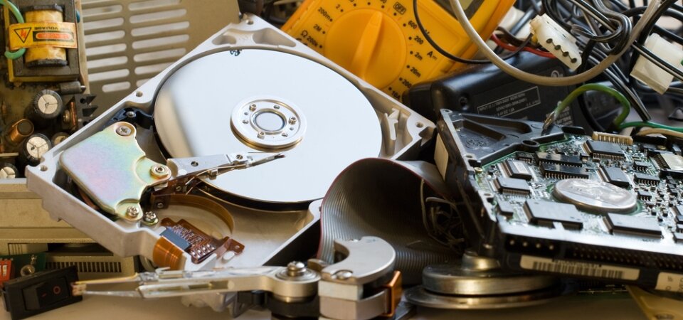 

Со временем даже самые мощные компьютеры начинают тормозить. Не стоит с этим мириться или бежать в магазин — вместо покупки нового «железного коня» можно как следует разогнать старого