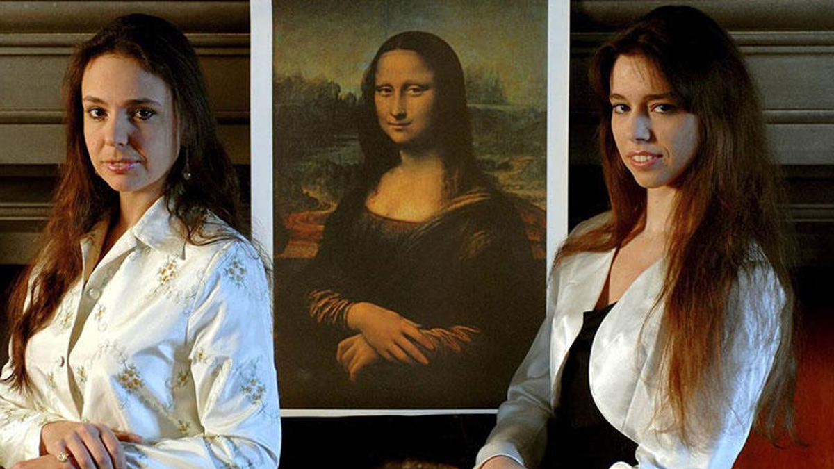 Княжны Наталья и Ирина Строцци и портрет "Мона Лиза" Леонардо да Винчи. Аристократы Италии. Семья Строцци. Фото из открытых источников.