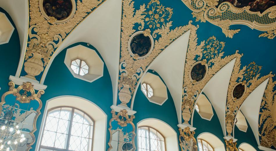 Посещение зала «Комфорт» — повод вспомнить о ресторане, находившемся здесь, и воспетом в одной из песен Владимира Высоцкого. 