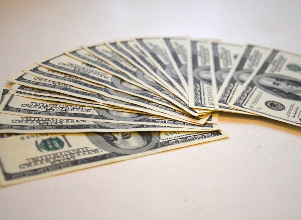 за 5 одинаковых когвевертов заплатили 45 рублей. на 72 рубля купили. из 15 м тюля сшили 5 одинаковых занавесок краткая запись. доллары в рубли. задачи на одинаковое количество.