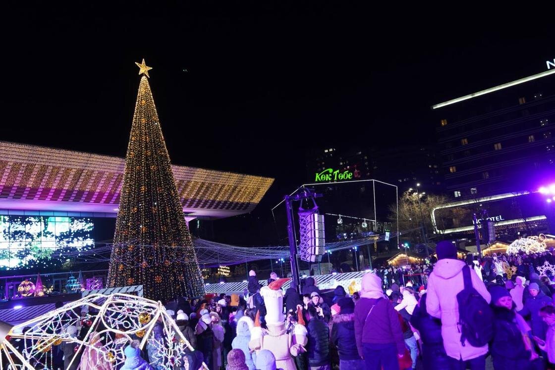    Главная елка Алматы:NUR.KZ/Владимир Третьяков