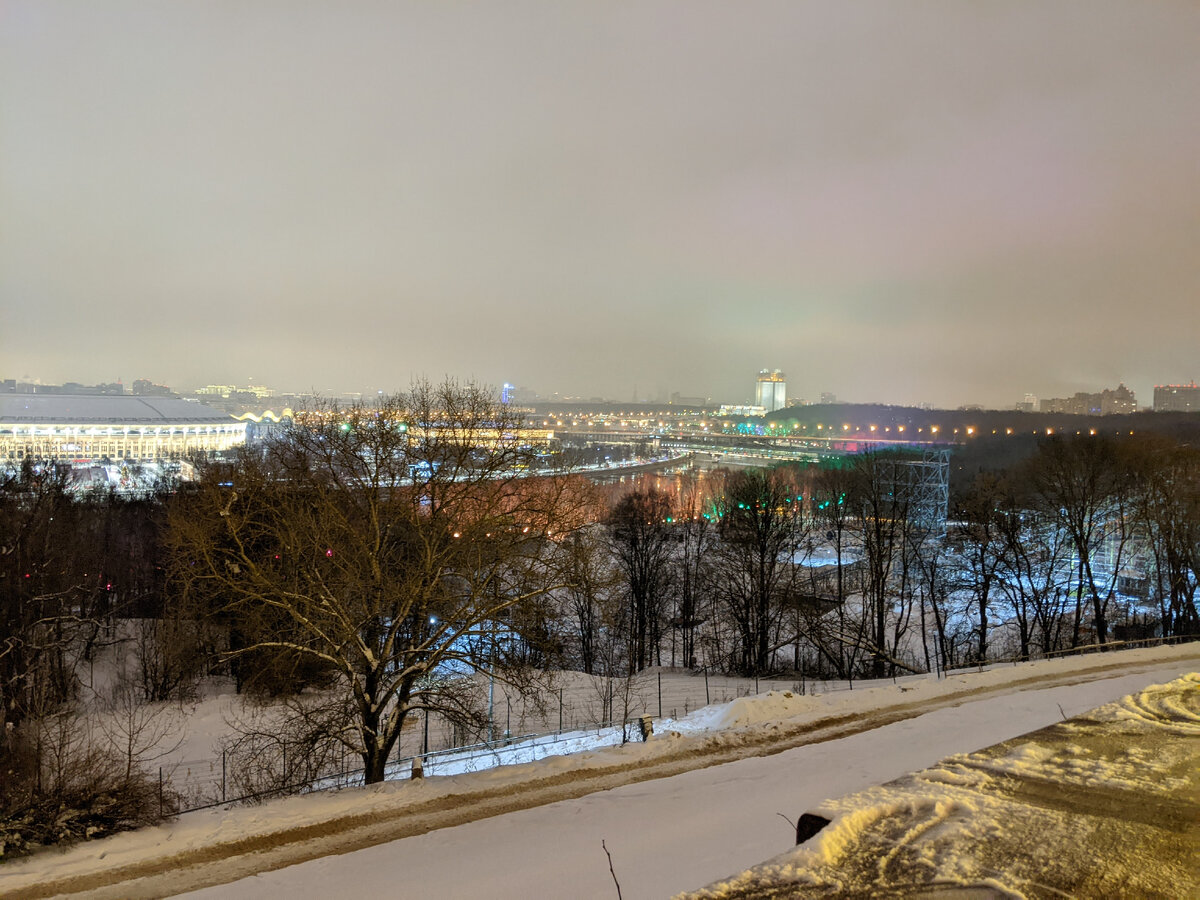 И не менее московская зима.