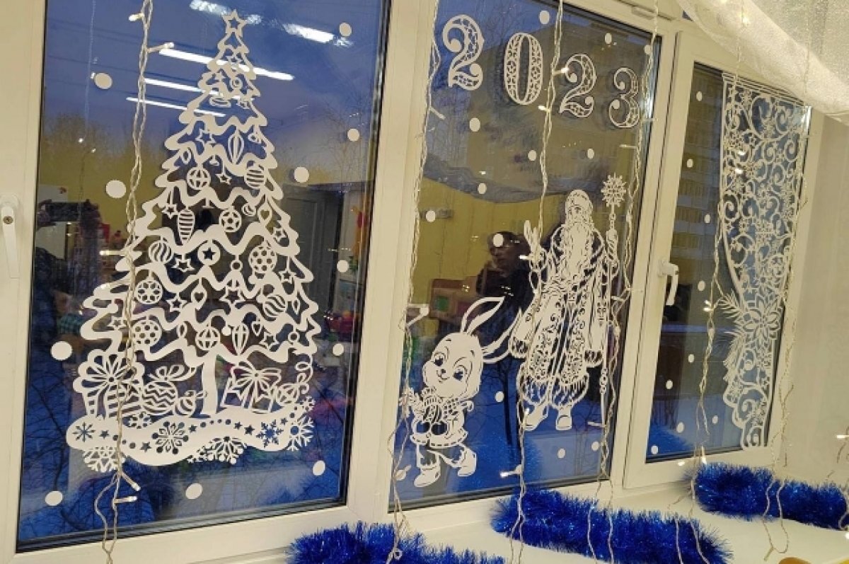    В Заполярье выбирают лучшее новогоднее украшение окна