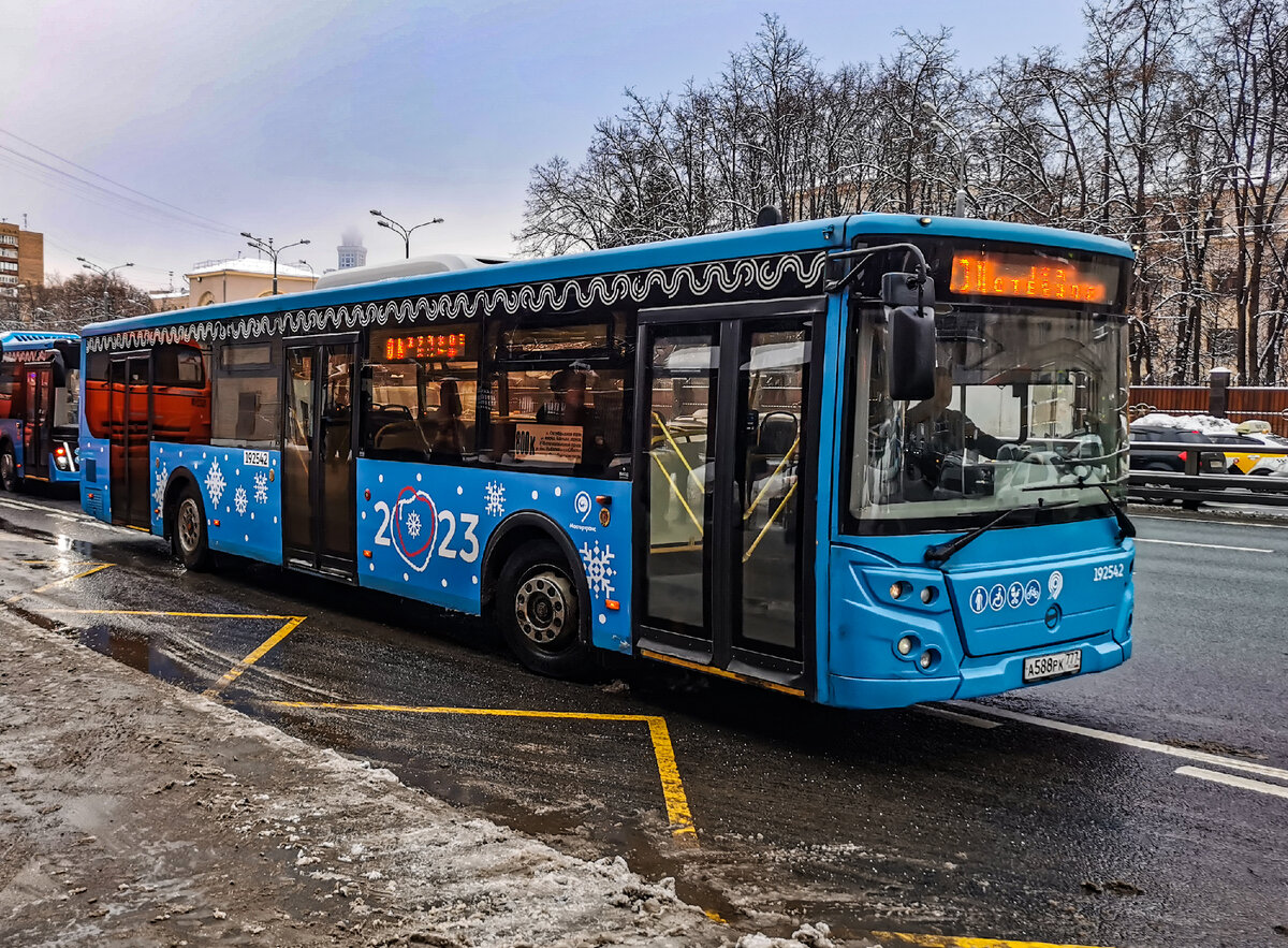 Автобус 192542 ЛиАЗ-5292 на маршруте № 800к, Улица Народного Ополчения.