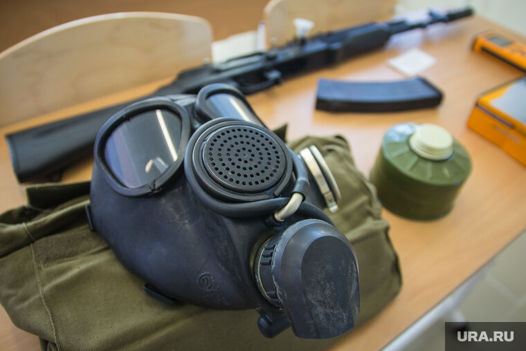    ВСУ сбрасывают на российских военных колбы с химическим веществом