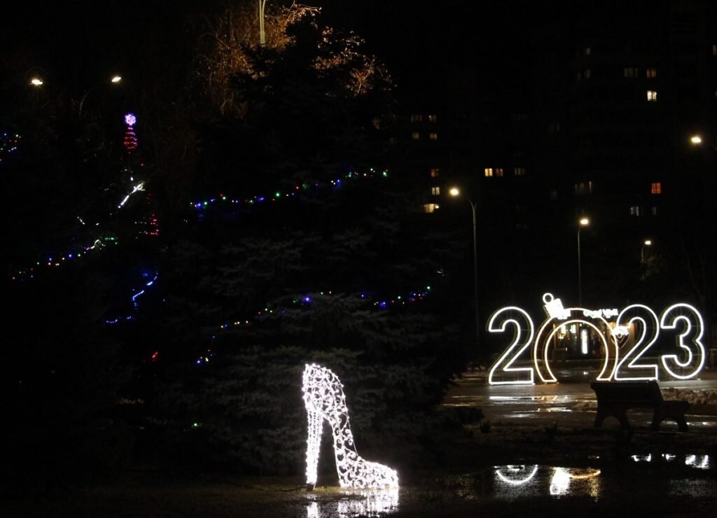      За пару часов до курантов: новогодний Волжский глазами прохожих и журналистов
