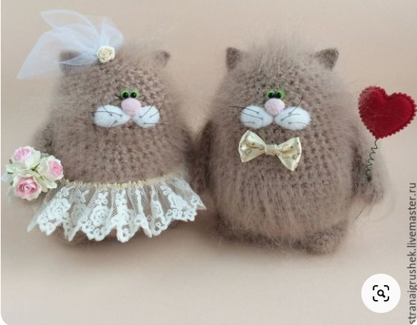 Из подборки "вязаные коты" на Пинтерест: https://ru.pinterest.com/search/pins/?q=%D0%B2%D1%8F%D0%B7%D0%B0%D0%BD%D1%8B%D0%B5%20%D0%BA%D0%BE%D1%82%D1%8B&rs=typed