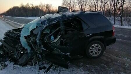     В первый день нового года, 1 января, на 452 км автодороги Хабаровск-Владивосток — это в районе Лесозаводска, — произошла авария, в которой пострадали дети. На место дорожно-транспортного происшествии прибыли сотрудники Госавтоинспеции и неотложка.