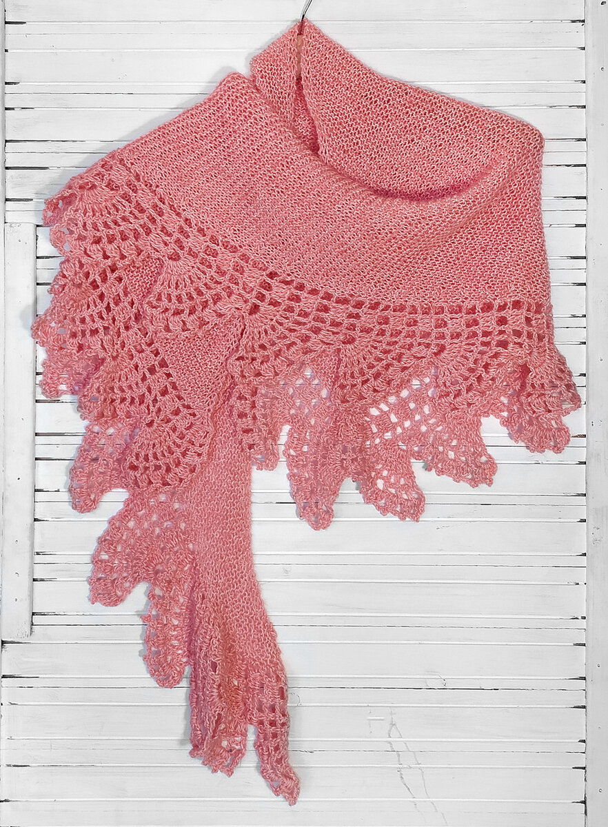 Асимметричный бактус спицами и крючком