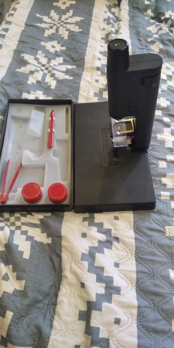 Детский микроскоп "Натуралист". Увеличение 60х. Ориентировочно 1985-1989 г.выпуска (паспорта к нему не уцелело, поэтому трудно установить точную дату)